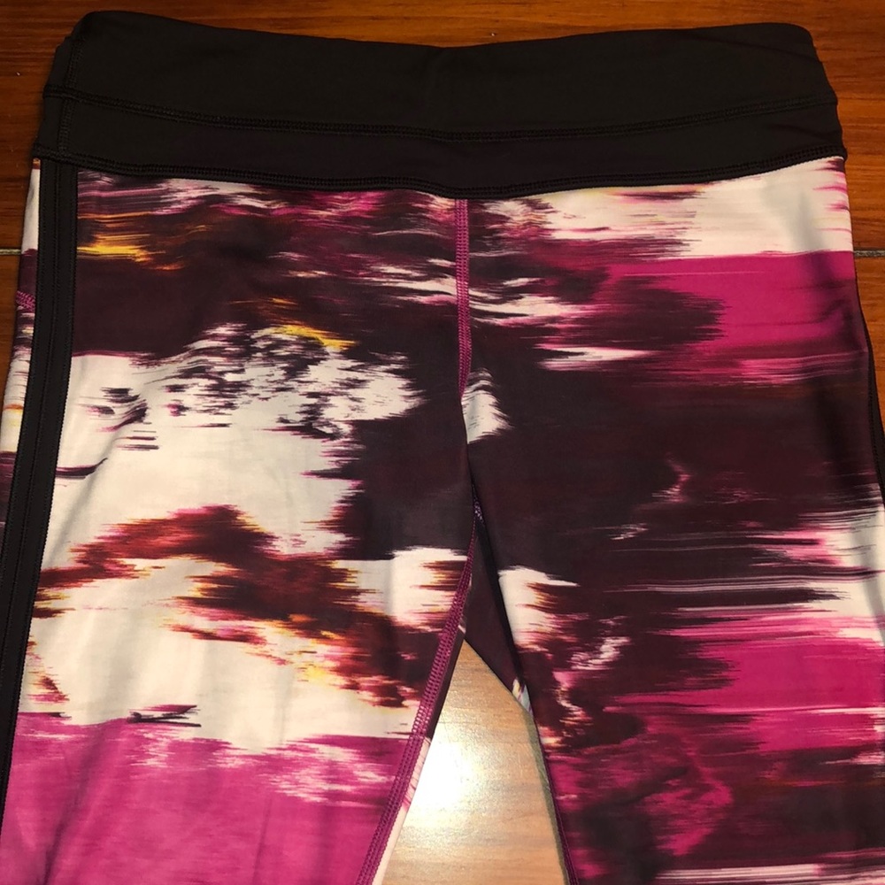 LULULEMON Pace Tight In Pigment Wind Berry Rumble